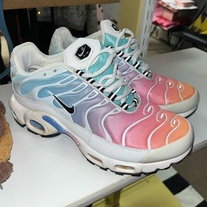 Customized Nikes size 8🤩